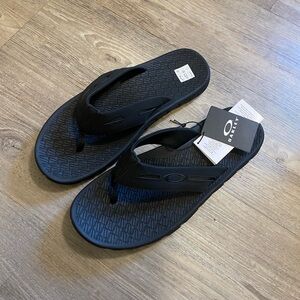 NWT Oakley operative sandal 2.0